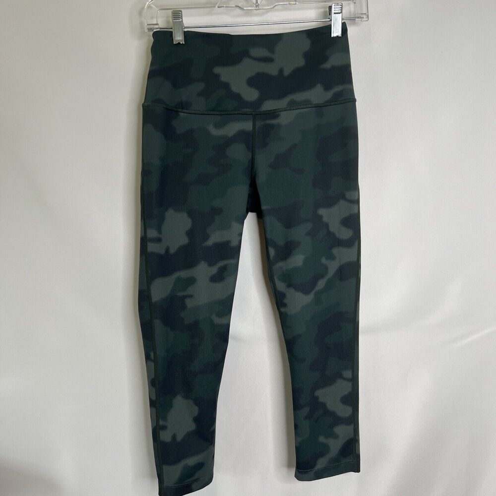 ZELLA Womens Small Green Camo Gym Leggings Capri Pants Workout